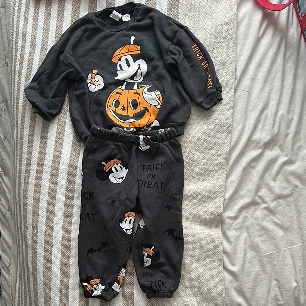 Mickey Mouse Halloween Sweatshirt and Pants Set